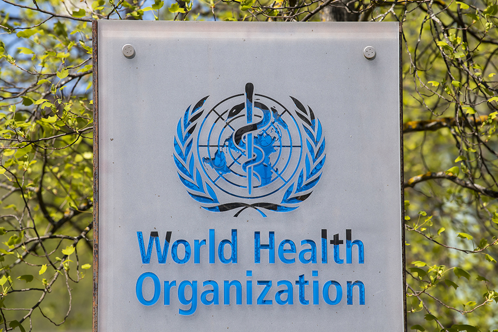 epa08364179 The logo and building of the World Health Organization (WHO) headquarters in Geneva, Switzerland, 15 April 2020. US President Donald Trump announced that he has instructed his administration to halt funding to the WHO. The American president criticizes the World Health Organization for its mismanagement of the Coronavirus pandemic Covid-19.  EPA/MARTIAL TREZZINI