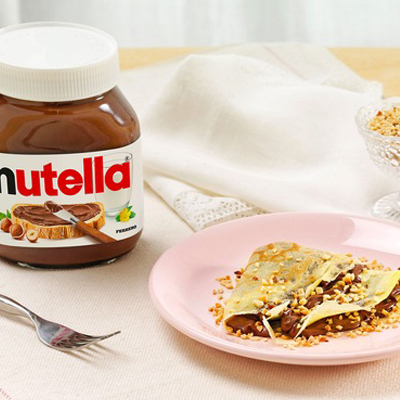 Crepes_with_Nutella_and_Hazelnuts.jpg