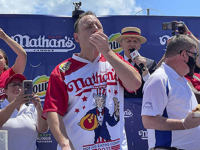 Photo by: zz/STRF/STAR MAX/IPx 2021 7/4/21 SUNDAY, JULY 4th 2021: NATHAN'S FAMOUS FOURTH OF JULY HOT DOG EATING CONTEST IN CONEY ISLAND, BROOKLYN, NEW YORK CITY. - Defending men's champion Joey 