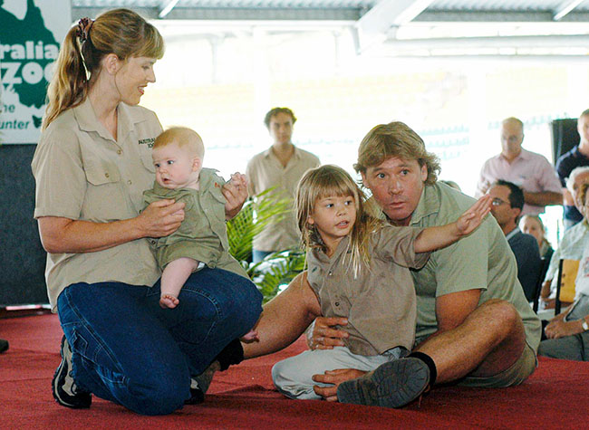 ** ADVANCE FOR WEEKEND EDITIONS JULY 11-14 ** Australian naturalist Steve Irwin smiles at his American wife, Terri, as they talk about their part-fiction, part-documentary comedy 