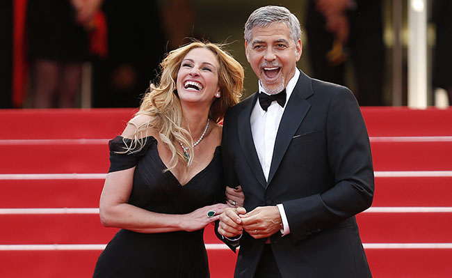 epaselect epa05302326 US actress Julia Roberts (L) and US actor George Clooney (R) arrive for the screening of 'Money Monster' during the 69th annual Cannes Film Festival, in Cannes, France, 12 May 2016. The movie is presented out of competition at the festival which runs from 11 to 22 May.  EPA/IAN LANGSDON