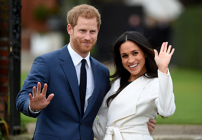 epa09023604 (FILE) - Britain's Prince Harry pose with Meghan Markle during a photocall after announcing their engagement in the Sunken Garden in Kensington Palace in London, Britain, 27 November 2017 (reissued 19 February 2021). Buckingham Palace announced on 19 February that Harry and Meghan have confirmed to Queen Elizabeth II that they will not be returning as working members of the Royal Family.  EPA/FACUNDO ARRIZABALAGA *** Local Caption *** 56689949