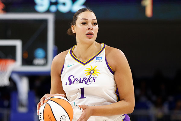 Aussie Cambage Splits With La Sparks Hot