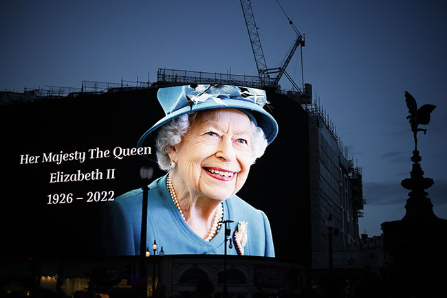 epa10171019 A screen commemorating Britain's Queen Elizabeth II in Piccadilly Circus, London Britain, 08 September 2022. According to a statement issued by Buckingham Palace on 08 September 2022, Britain's Queen Elizabeth II has died at her Scottish estate, Balmoral Castle, on 08 September 2022. The 96-year-old Queen was the longest-reigning monarch in British history.  EPA/TOLGA AKMEN
